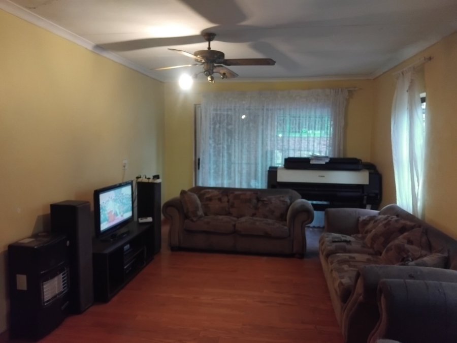 4 Bedroom Property for Sale in Rooihuiskraal Gauteng