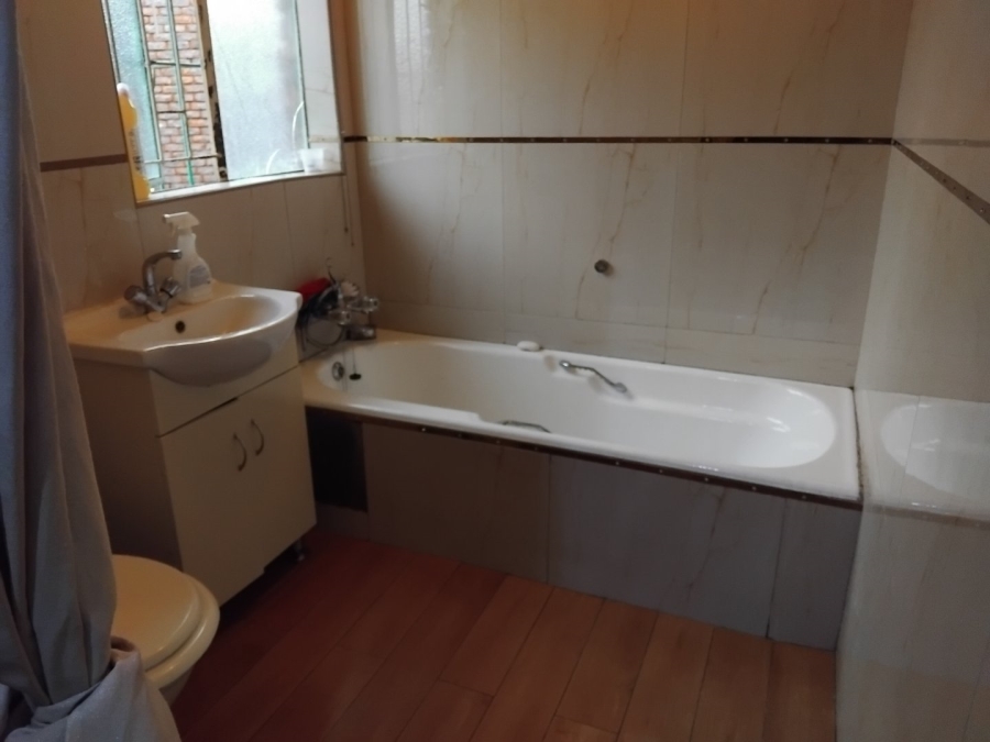 4 Bedroom Property for Sale in Rooihuiskraal Gauteng