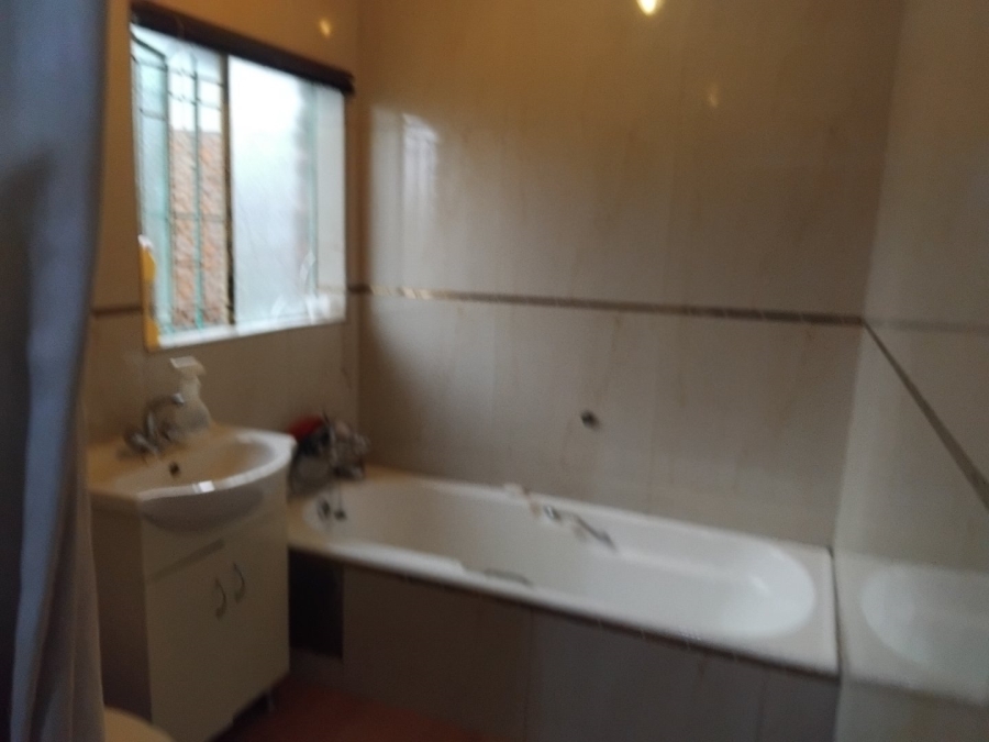 4 Bedroom Property for Sale in Rooihuiskraal Gauteng