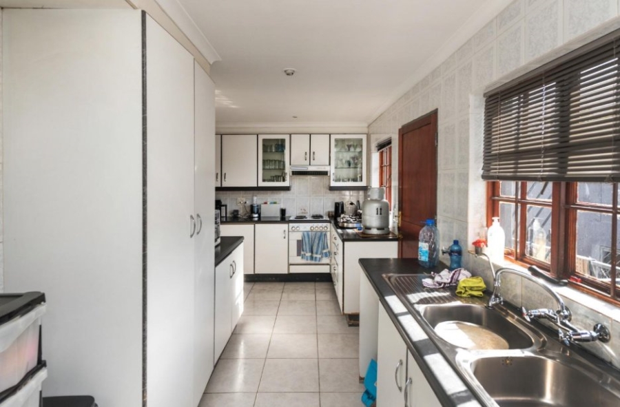 5 Bedroom Property for Sale in Kensington Gauteng