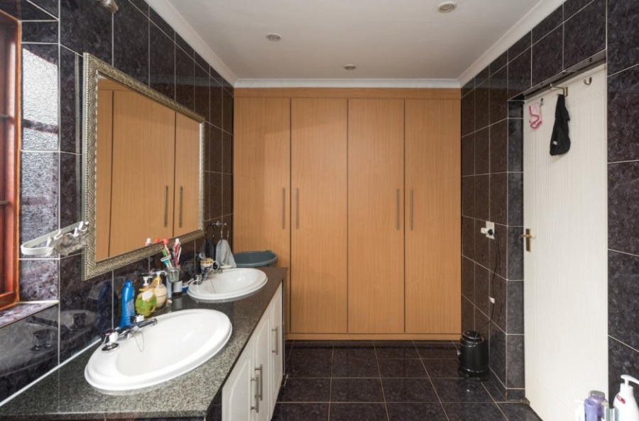 5 Bedroom Property for Sale in Kensington Gauteng