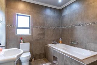 5 Bedroom Property for Sale in Theresa Park Gauteng