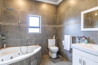 5 Bedroom Property for Sale in Theresa Park Gauteng