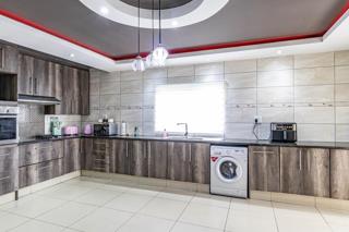 5 Bedroom Property for Sale in Theresa Park Gauteng