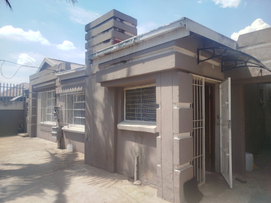 7 Bedroom Property for Sale in Rosettenville Gauteng