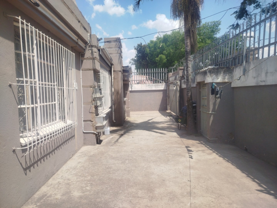 7 Bedroom Property for Sale in Rosettenville Gauteng