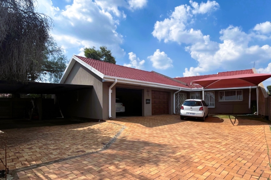 4 Bedroom Property for Sale in Brackendowns Gauteng