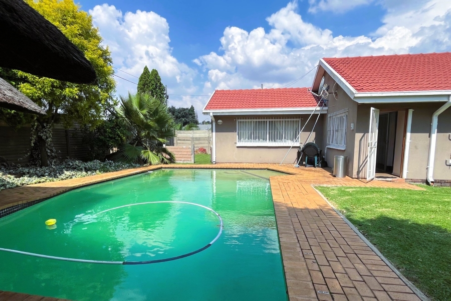 4 Bedroom Property for Sale in Brackendowns Gauteng