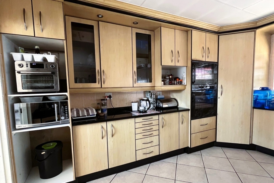4 Bedroom Property for Sale in Brackendowns Gauteng