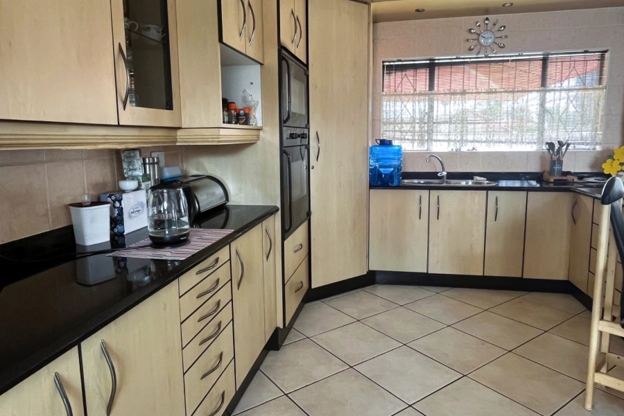 4 Bedroom Property for Sale in Brackendowns Gauteng