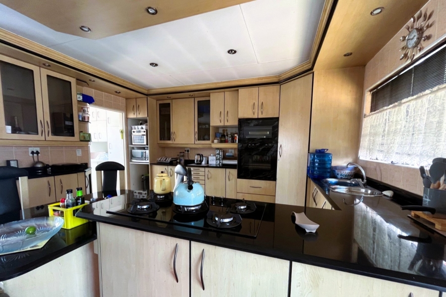 4 Bedroom Property for Sale in Brackendowns Gauteng