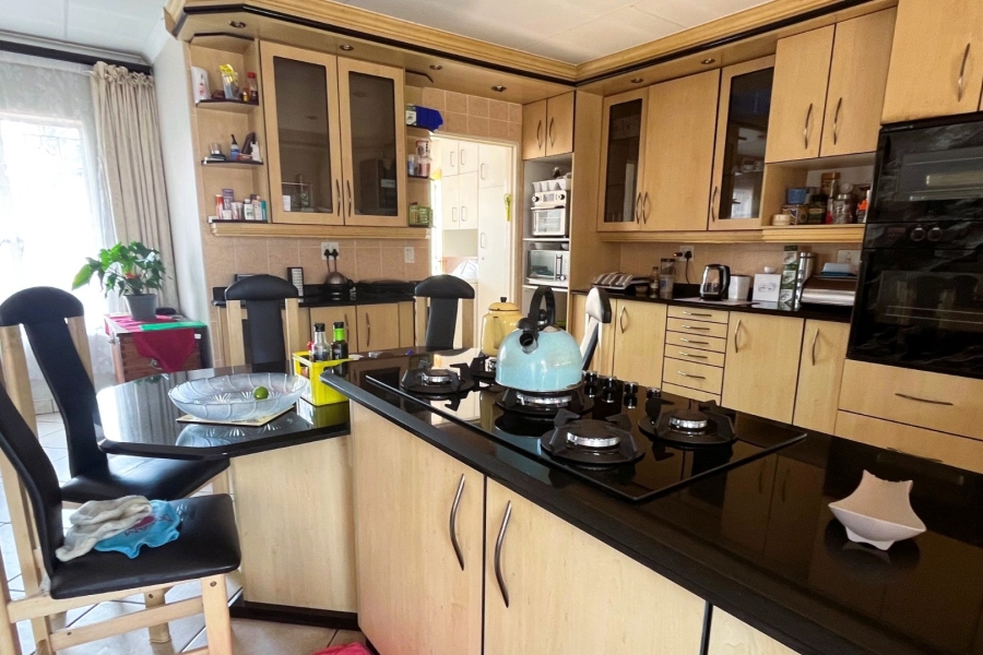 4 Bedroom Property for Sale in Brackendowns Gauteng