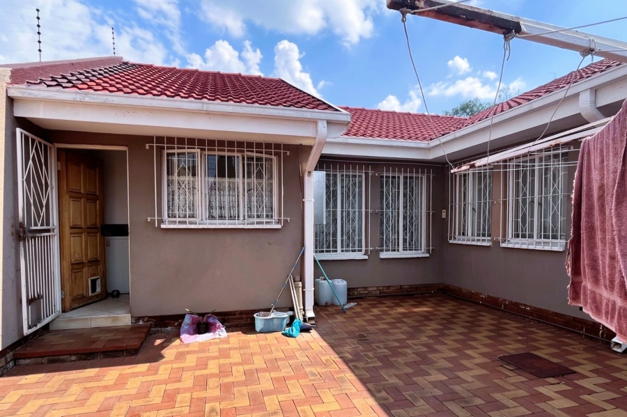 4 Bedroom Property for Sale in Brackendowns Gauteng