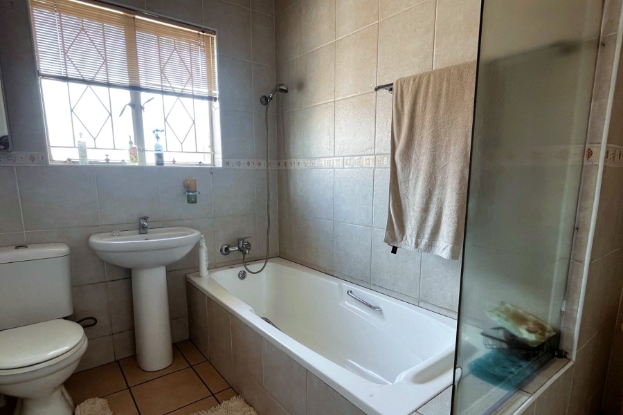 4 Bedroom Property for Sale in Brackendowns Gauteng