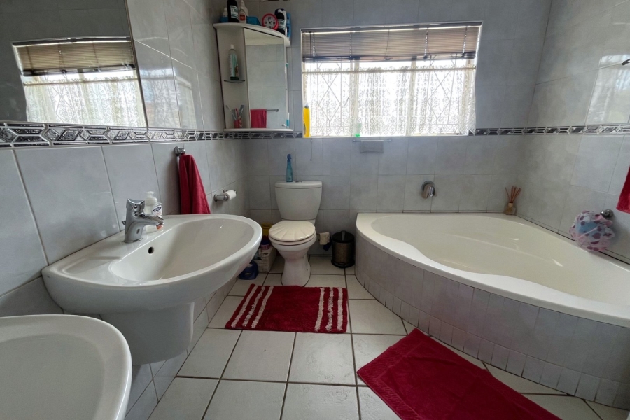 4 Bedroom Property for Sale in Brackendowns Gauteng