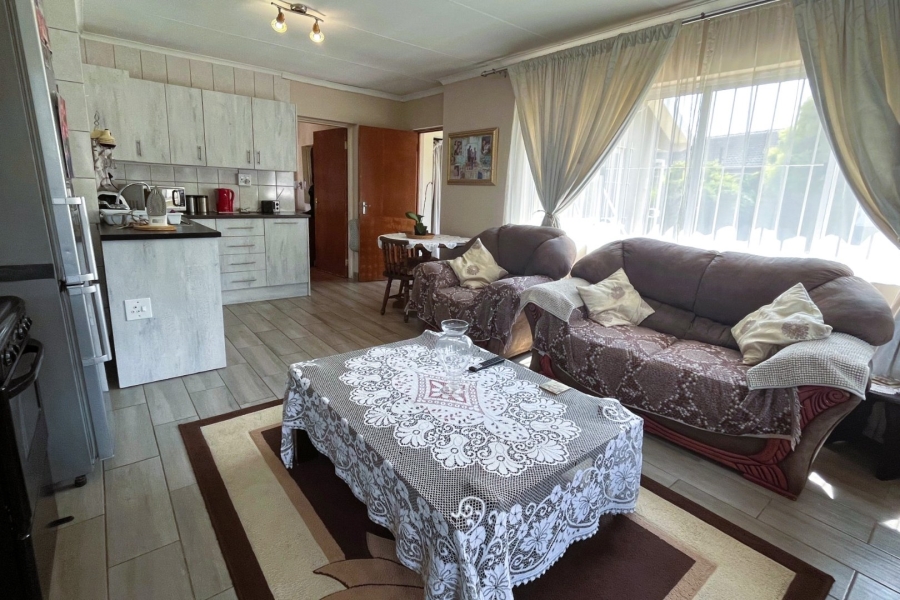 4 Bedroom Property for Sale in Brackendowns Gauteng