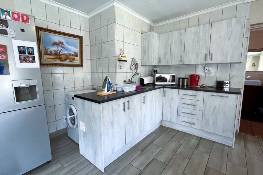 4 Bedroom Property for Sale in Brackendowns Gauteng
