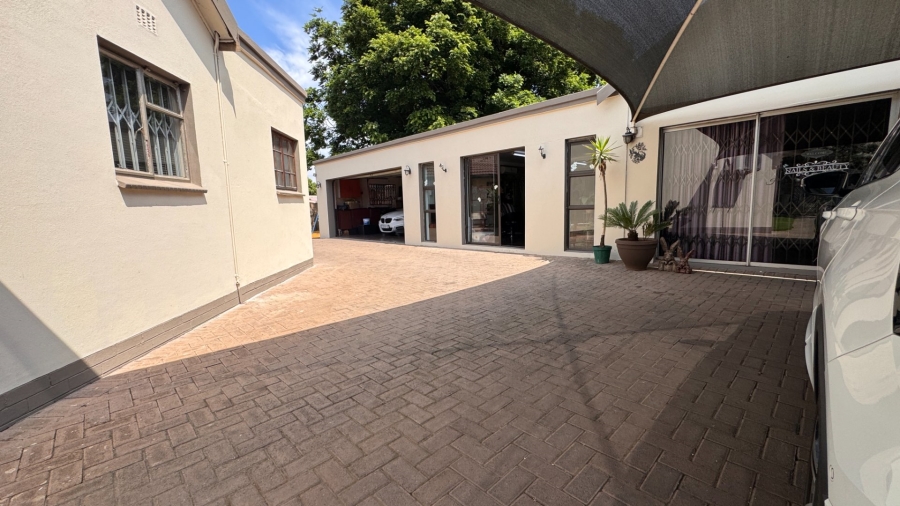 4 Bedroom Property for Sale in Risiville Gauteng