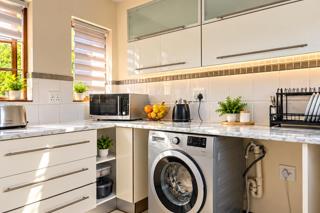 To Let 4 Bedroom Property for Rent in Faerie Glen Gauteng