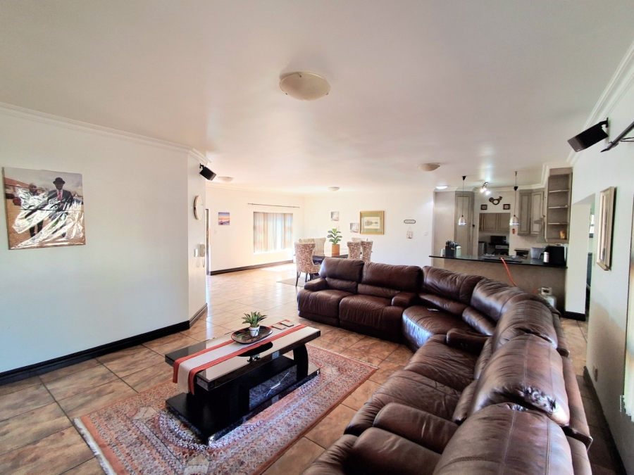 4 Bedroom Property for Sale in Vanderbijlpark SE 8 Gauteng