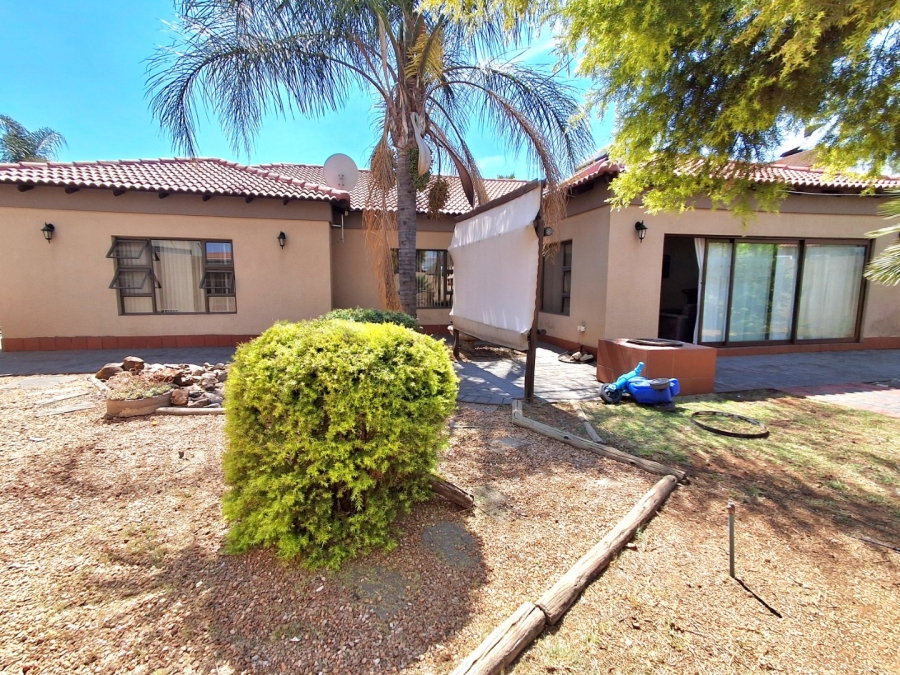 4 Bedroom Property for Sale in Vanderbijlpark SE 8 Gauteng