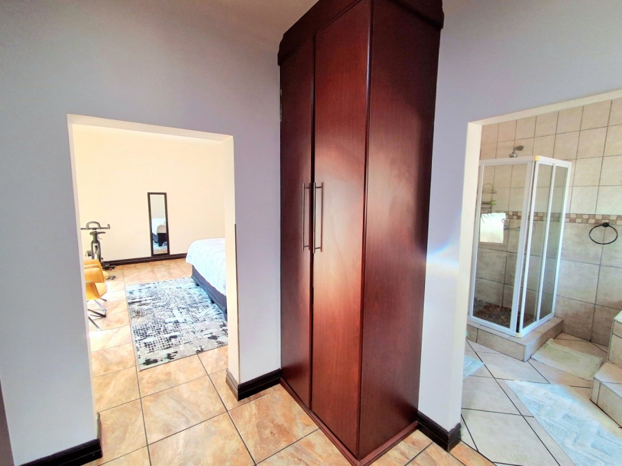 4 Bedroom Property for Sale in Vanderbijlpark SE 8 Gauteng