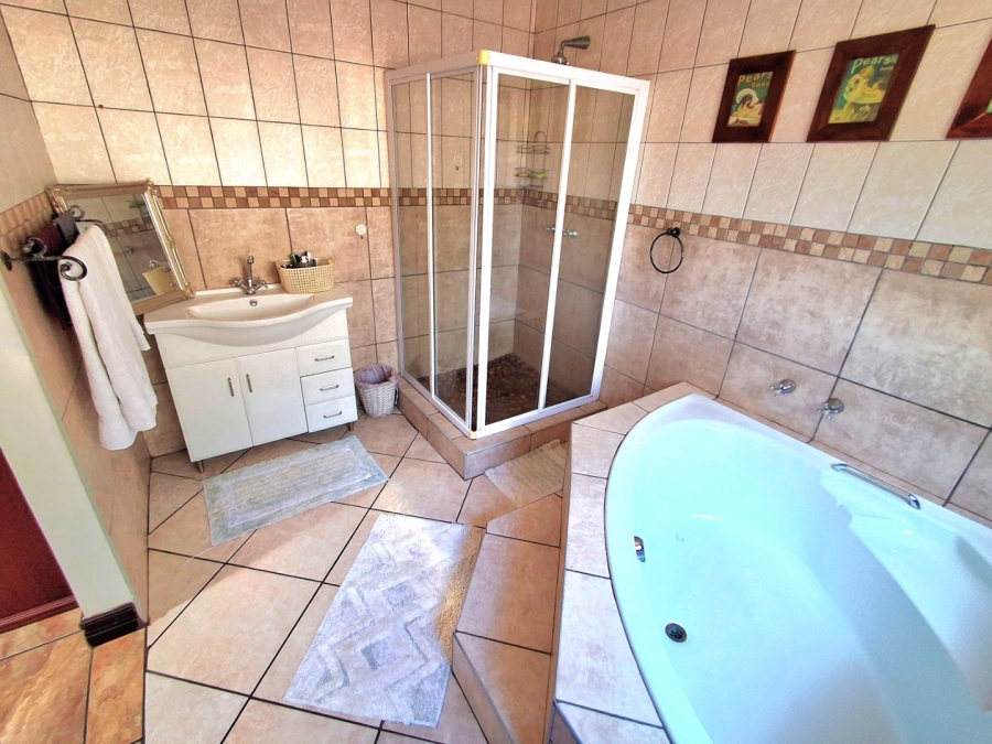4 Bedroom Property for Sale in Vanderbijlpark SE 8 Gauteng