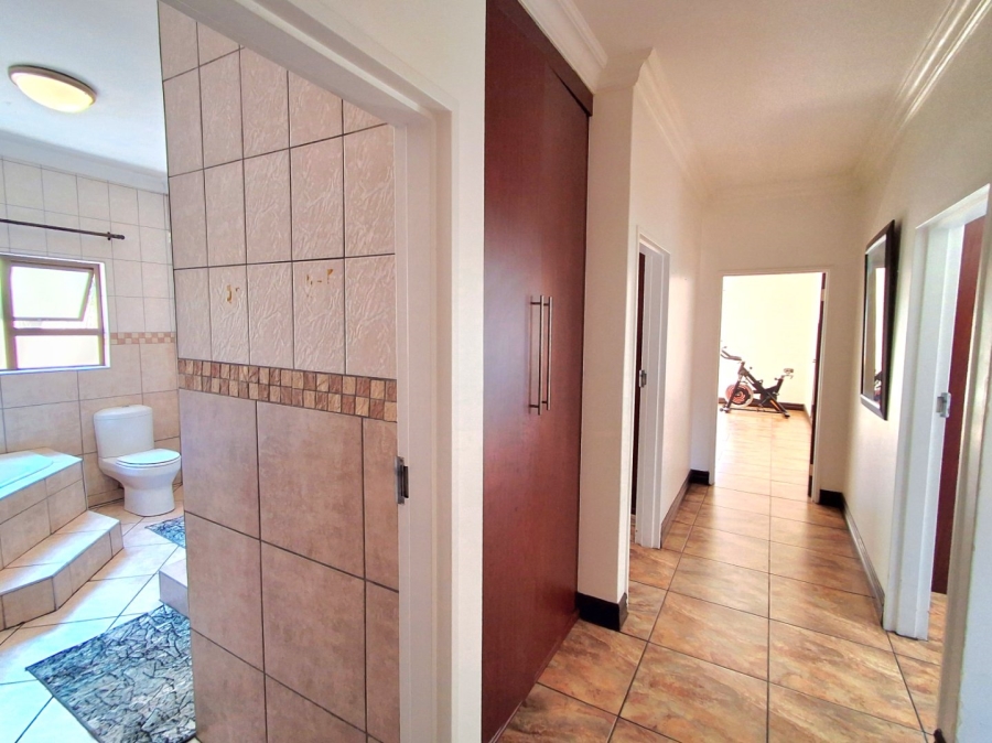 4 Bedroom Property for Sale in Vanderbijlpark SE 8 Gauteng