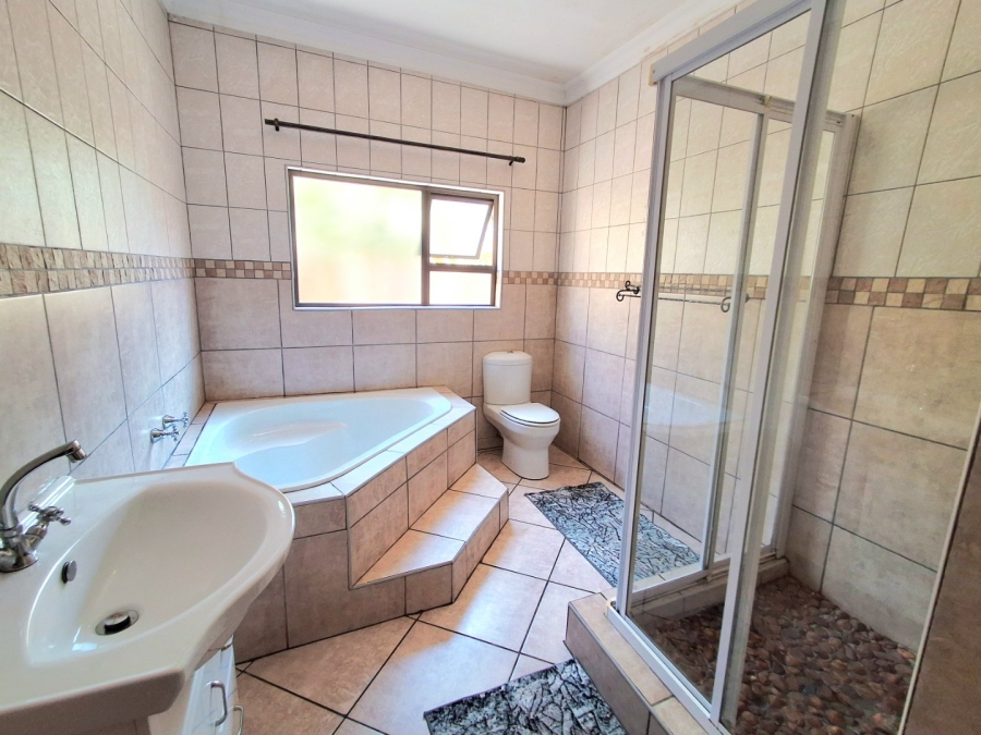 4 Bedroom Property for Sale in Vanderbijlpark SE 8 Gauteng