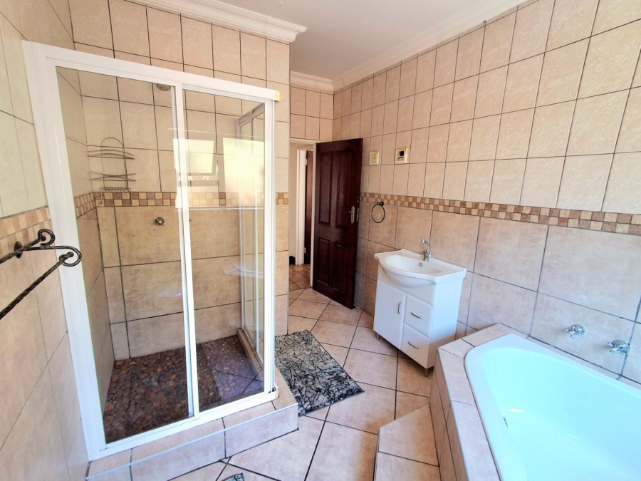 4 Bedroom Property for Sale in Vanderbijlpark SE 8 Gauteng