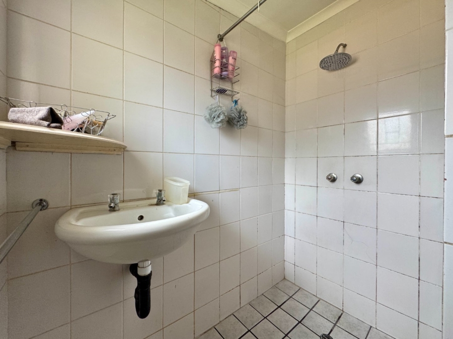 To Let 2 Bedroom Property for Rent in Lyttelton Manor Gauteng