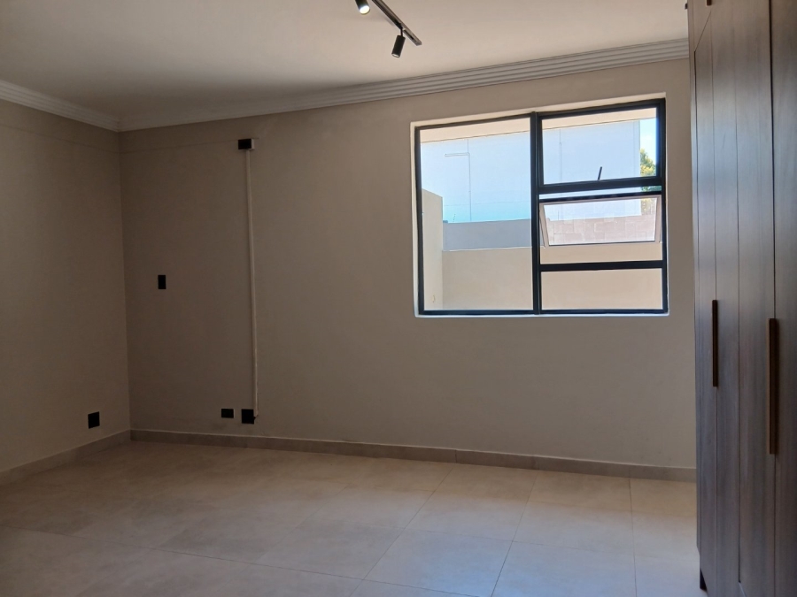 To Let 2 Bedroom Property for Rent in Houghton Estate Gauteng