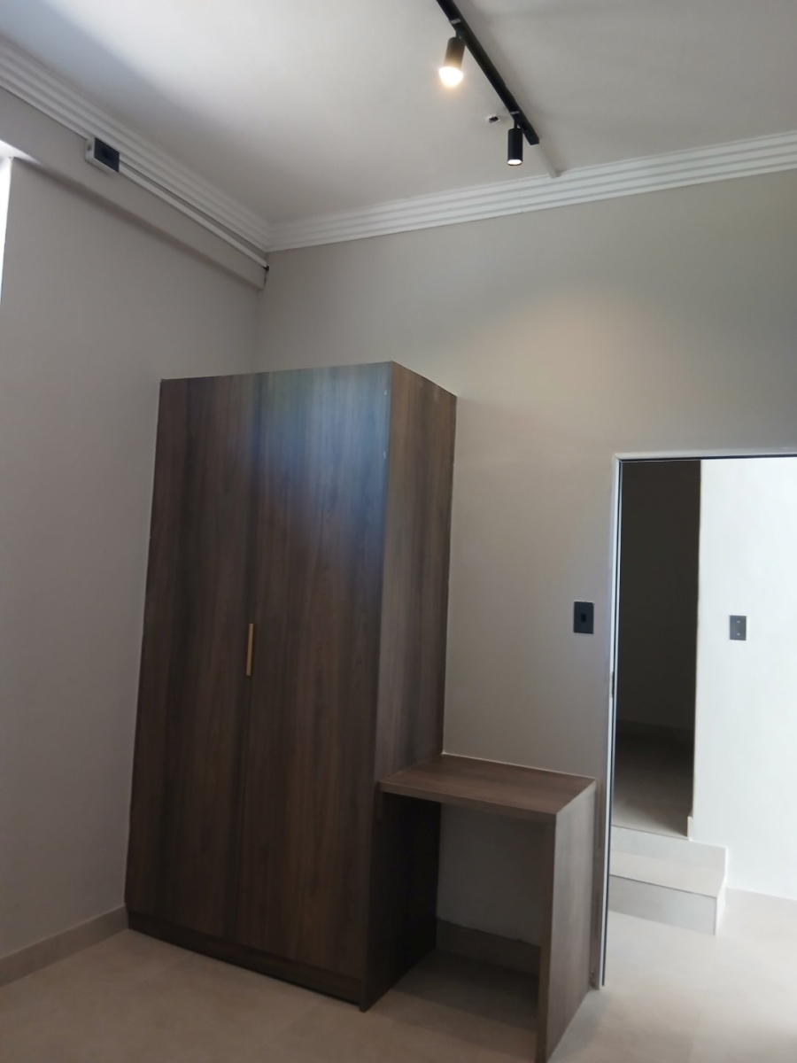 To Let 2 Bedroom Property for Rent in Houghton Estate Gauteng