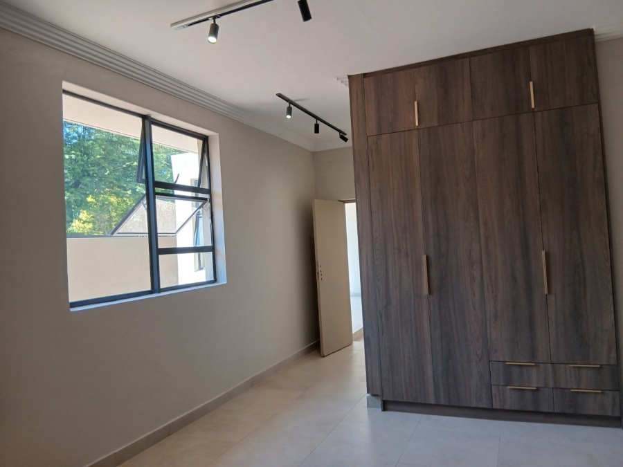 To Let 2 Bedroom Property for Rent in Houghton Estate Gauteng