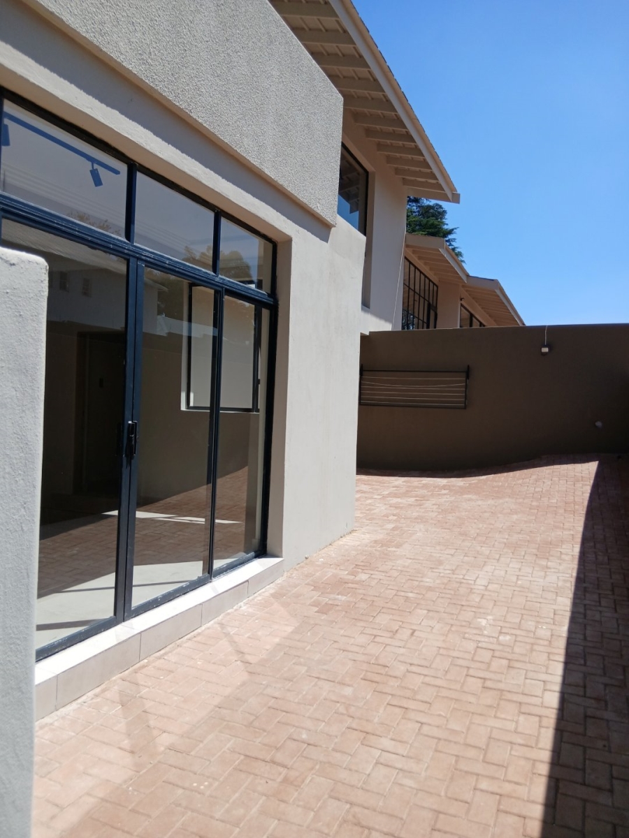 To Let 2 Bedroom Property for Rent in Houghton Estate Gauteng