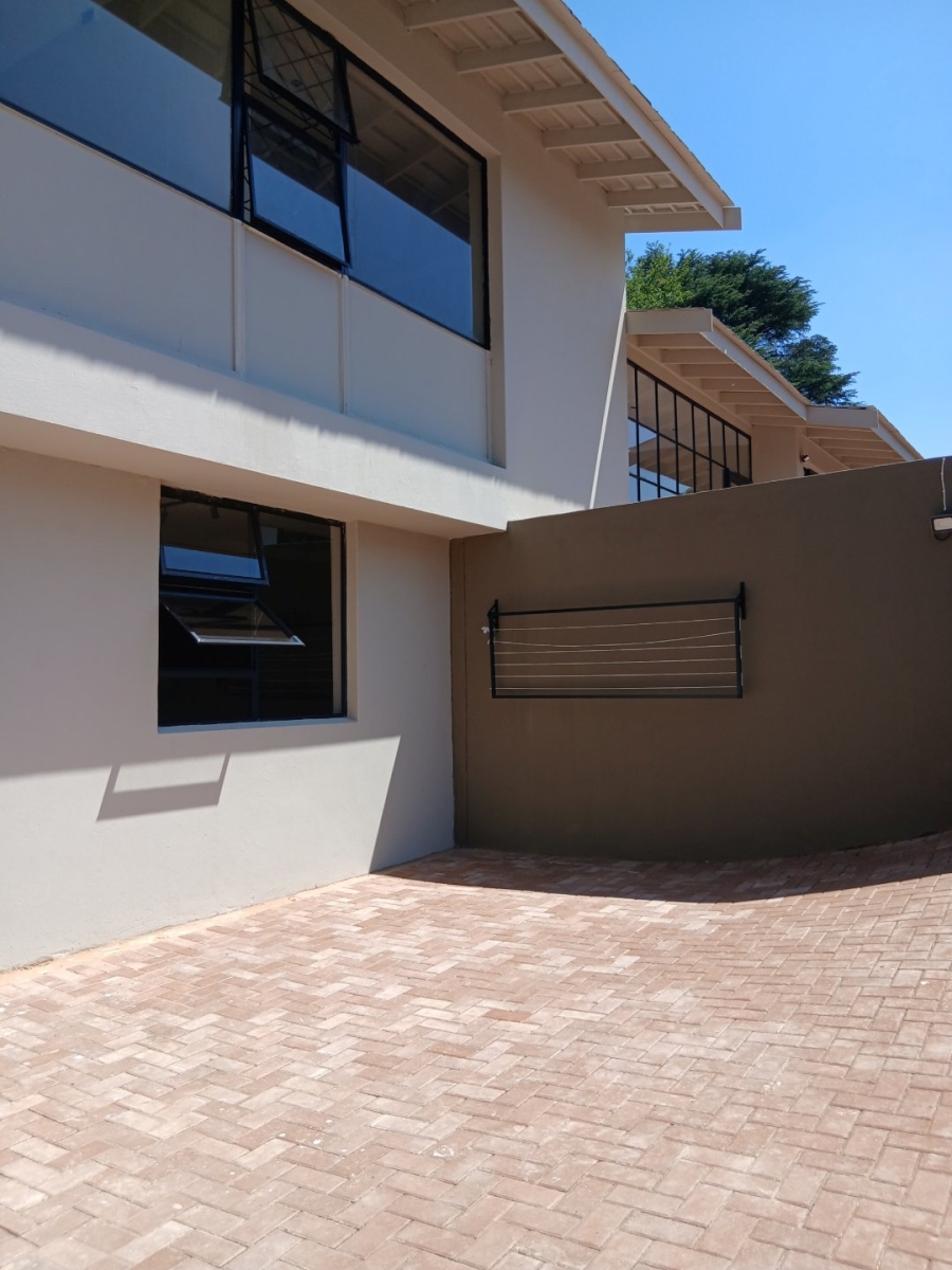 To Let 2 Bedroom Property for Rent in Houghton Estate Gauteng