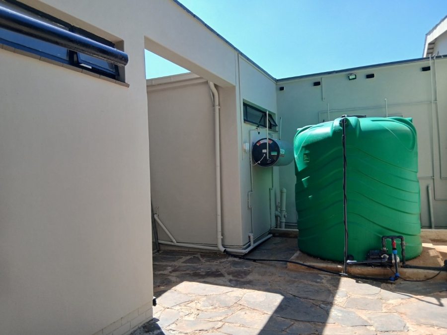 To Let 2 Bedroom Property for Rent in Houghton Estate Gauteng