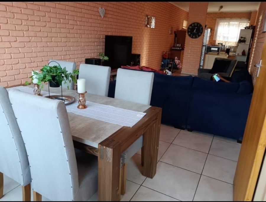 2 Bedroom Property for Sale in Pretoria North Gauteng