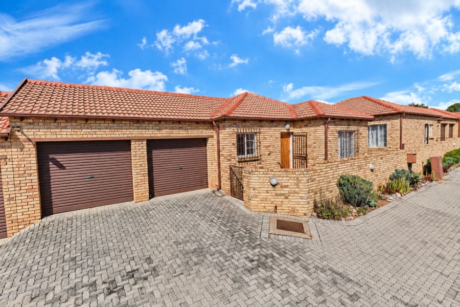 2 Bedroom Property for Sale in Honeydew Ridge Gauteng