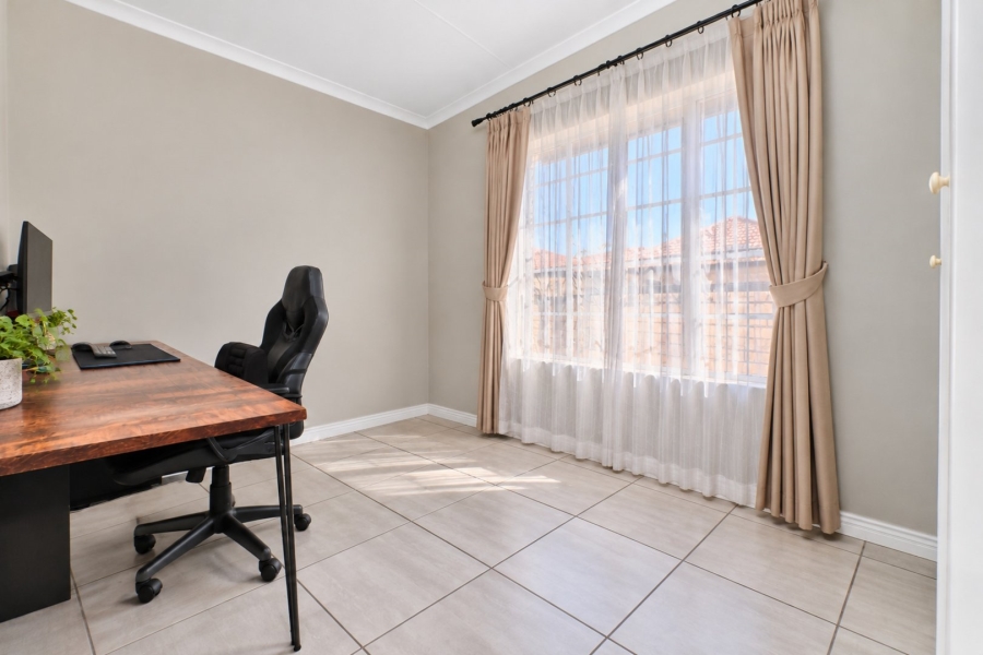 2 Bedroom Property for Sale in Honeydew Ridge Gauteng