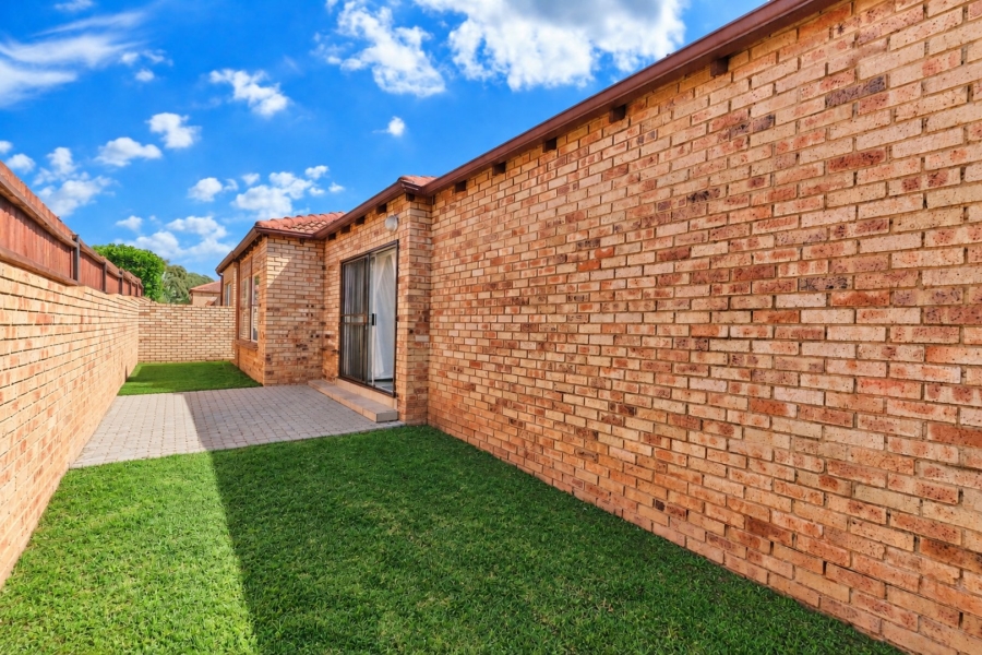 2 Bedroom Property for Sale in Honeydew Ridge Gauteng