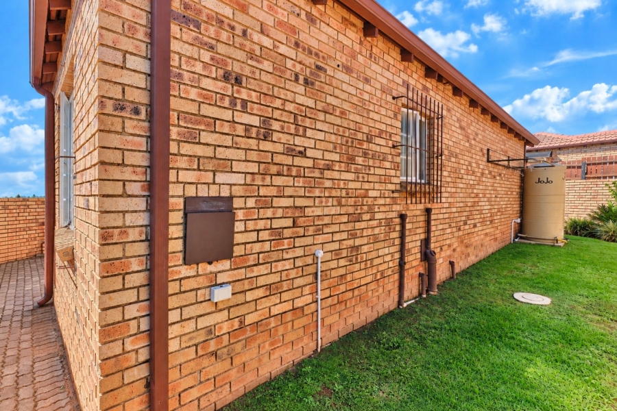 2 Bedroom Property for Sale in Honeydew Ridge Gauteng