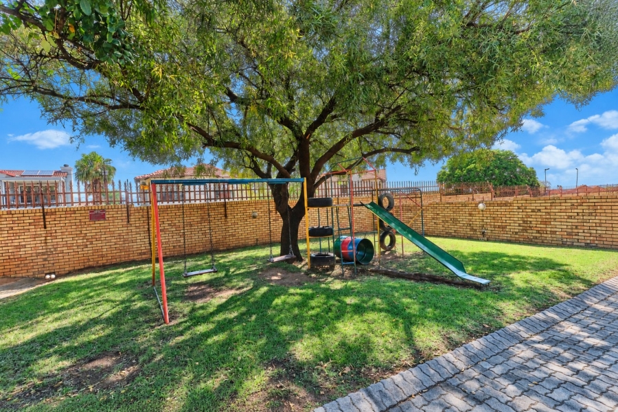 2 Bedroom Property for Sale in Honeydew Ridge Gauteng