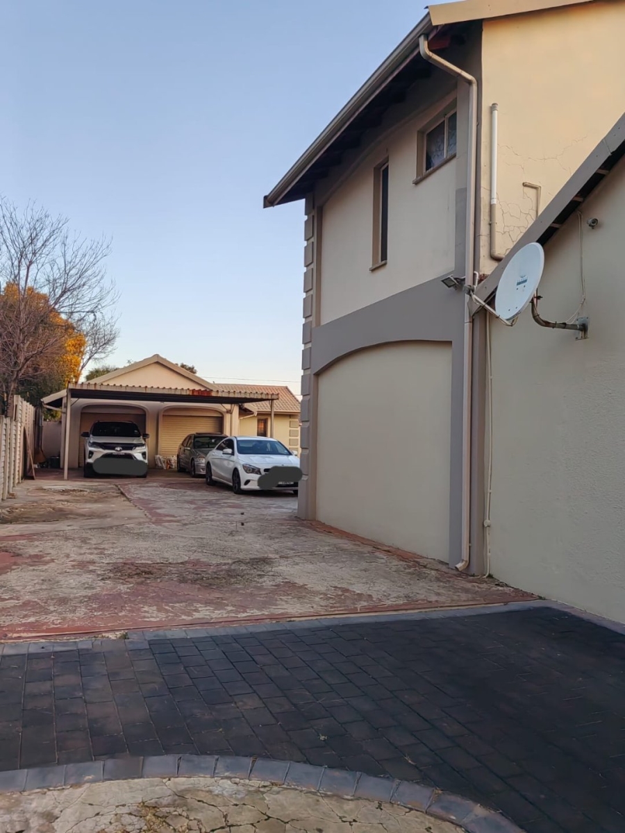 4 Bedroom Property for Sale in Brackendowns Gauteng