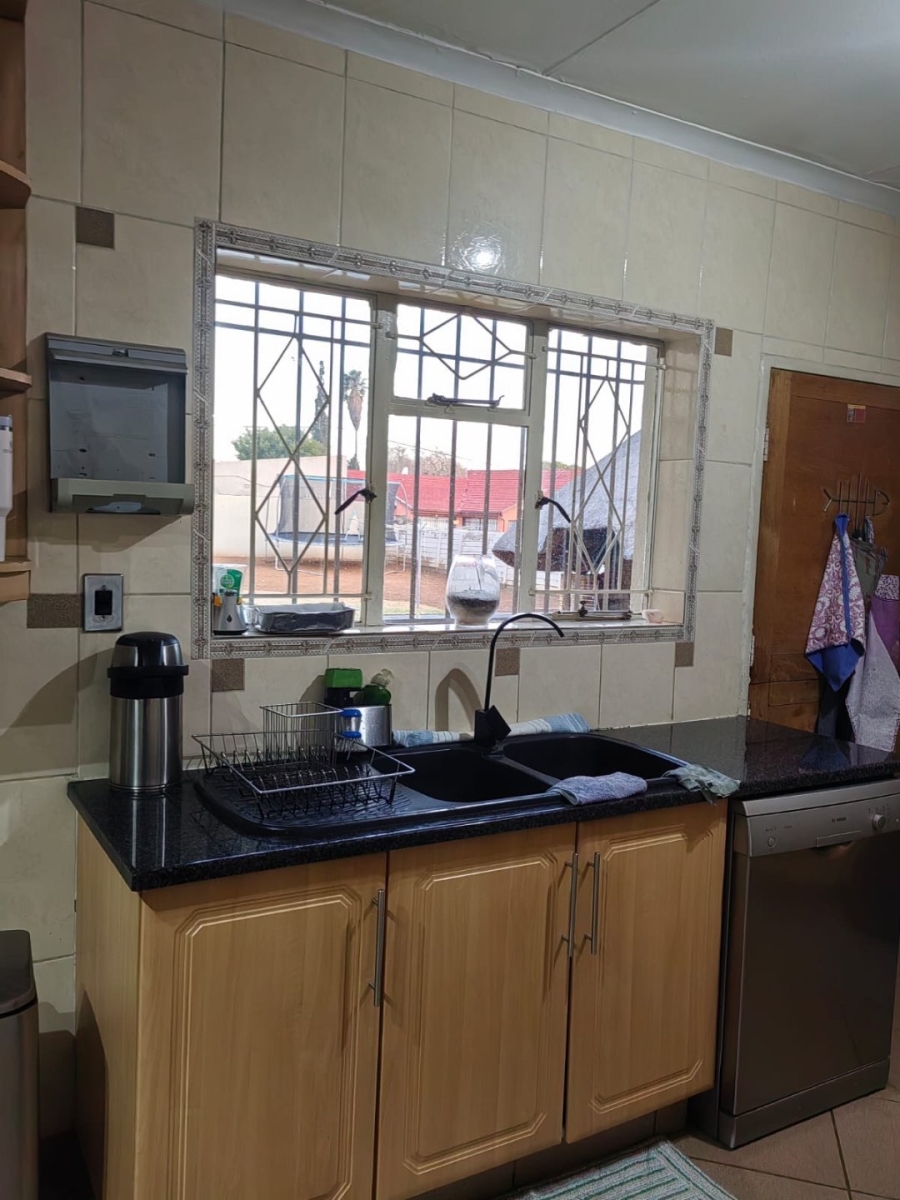 4 Bedroom Property for Sale in Brackendowns Gauteng