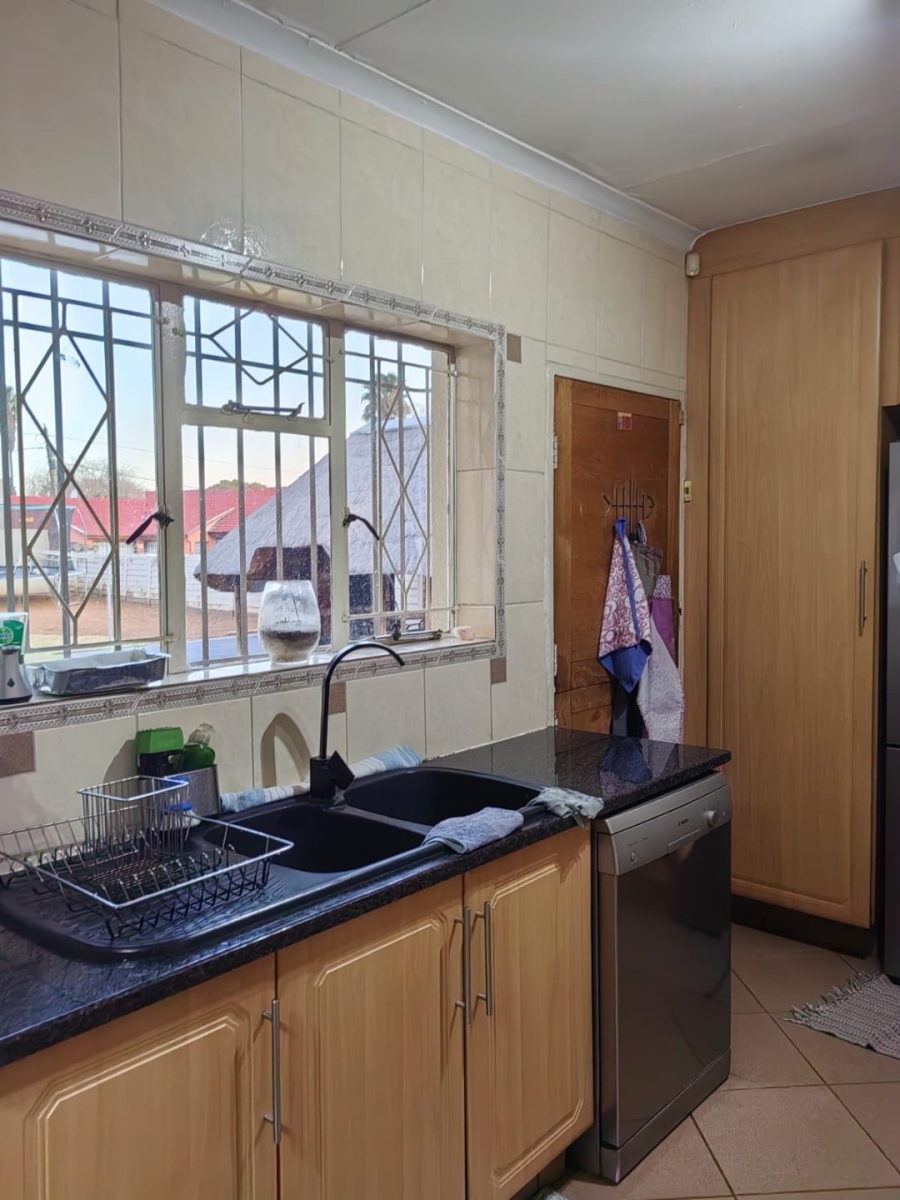 4 Bedroom Property for Sale in Brackendowns Gauteng