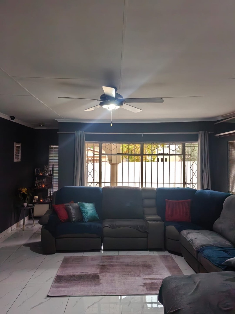 4 Bedroom Property for Sale in Brackendowns Gauteng