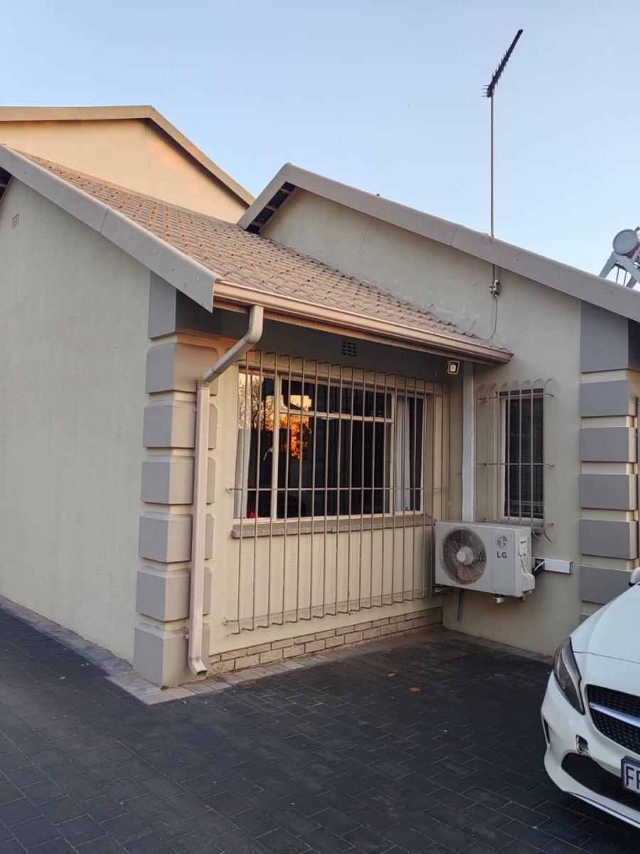4 Bedroom Property for Sale in Brackendowns Gauteng