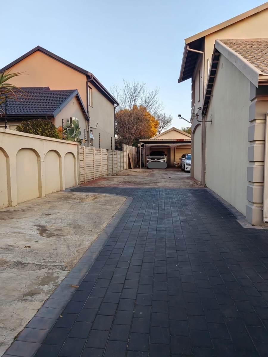 4 Bedroom Property for Sale in Brackendowns Gauteng