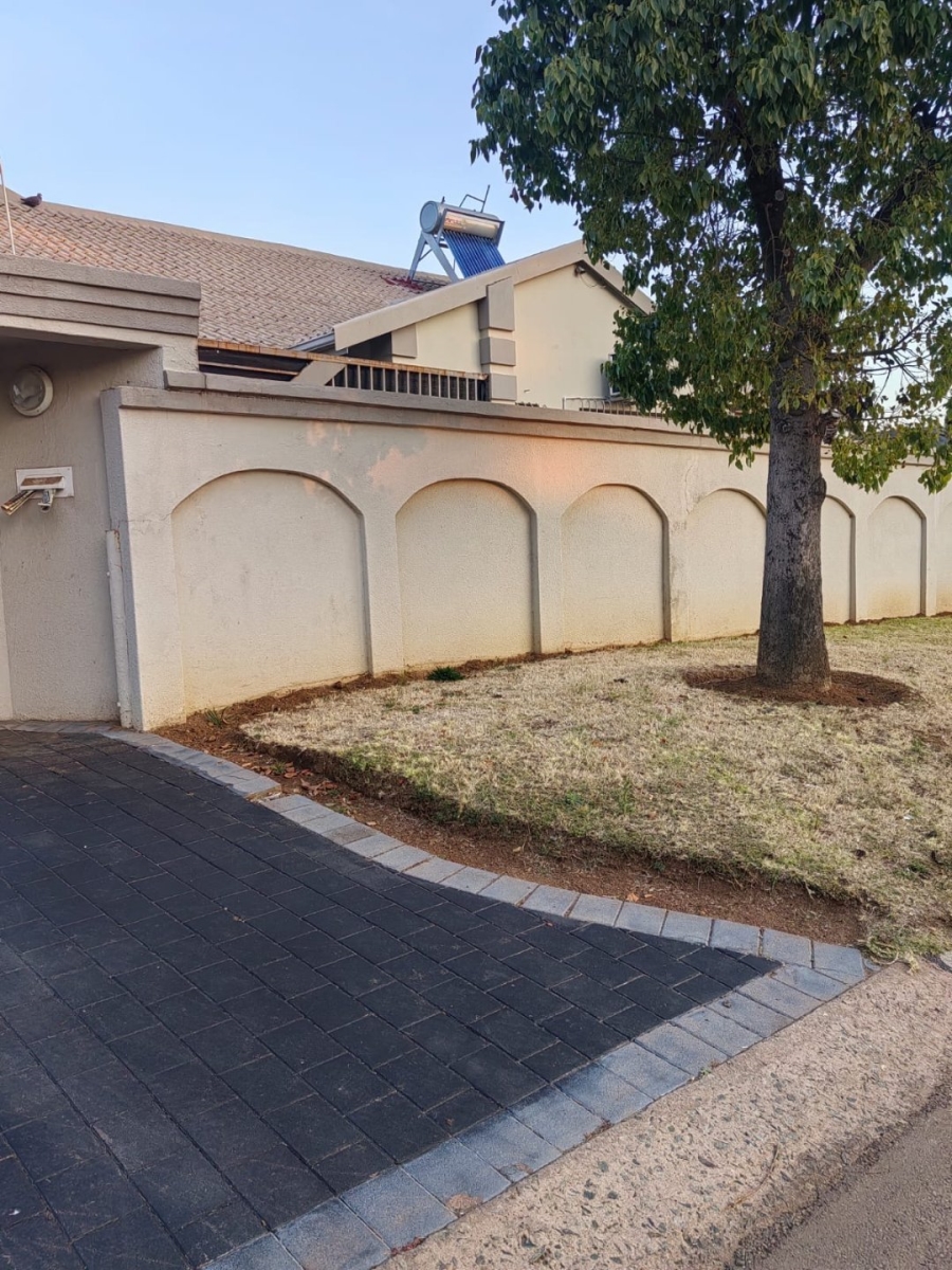 4 Bedroom Property for Sale in Brackendowns Gauteng